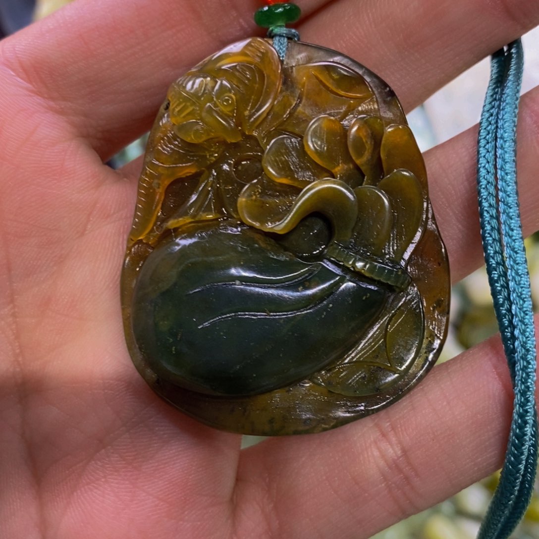 蛇纹石玉吊坠未镶嵌