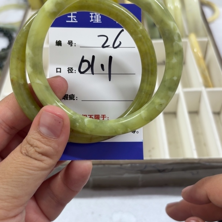未镶嵌蛇纹石玉手镯