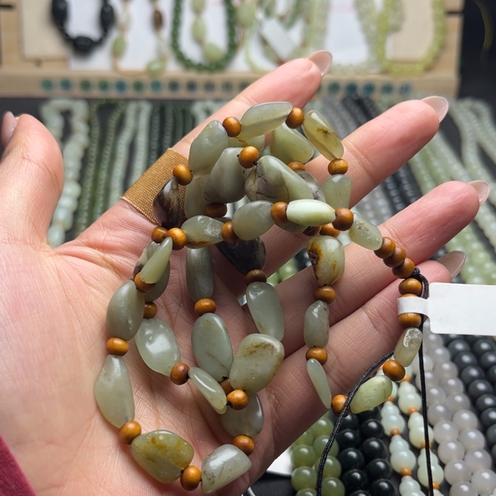 和田玉颈饰未镶嵌