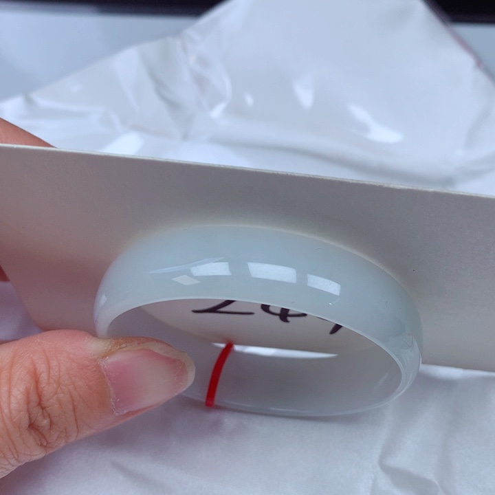 翡翠手镯未镶嵌翡翠