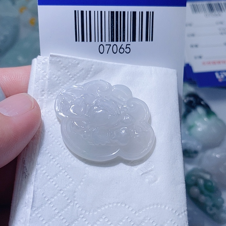翡翠未镶嵌颈饰天光墟翡翠市场现金代购