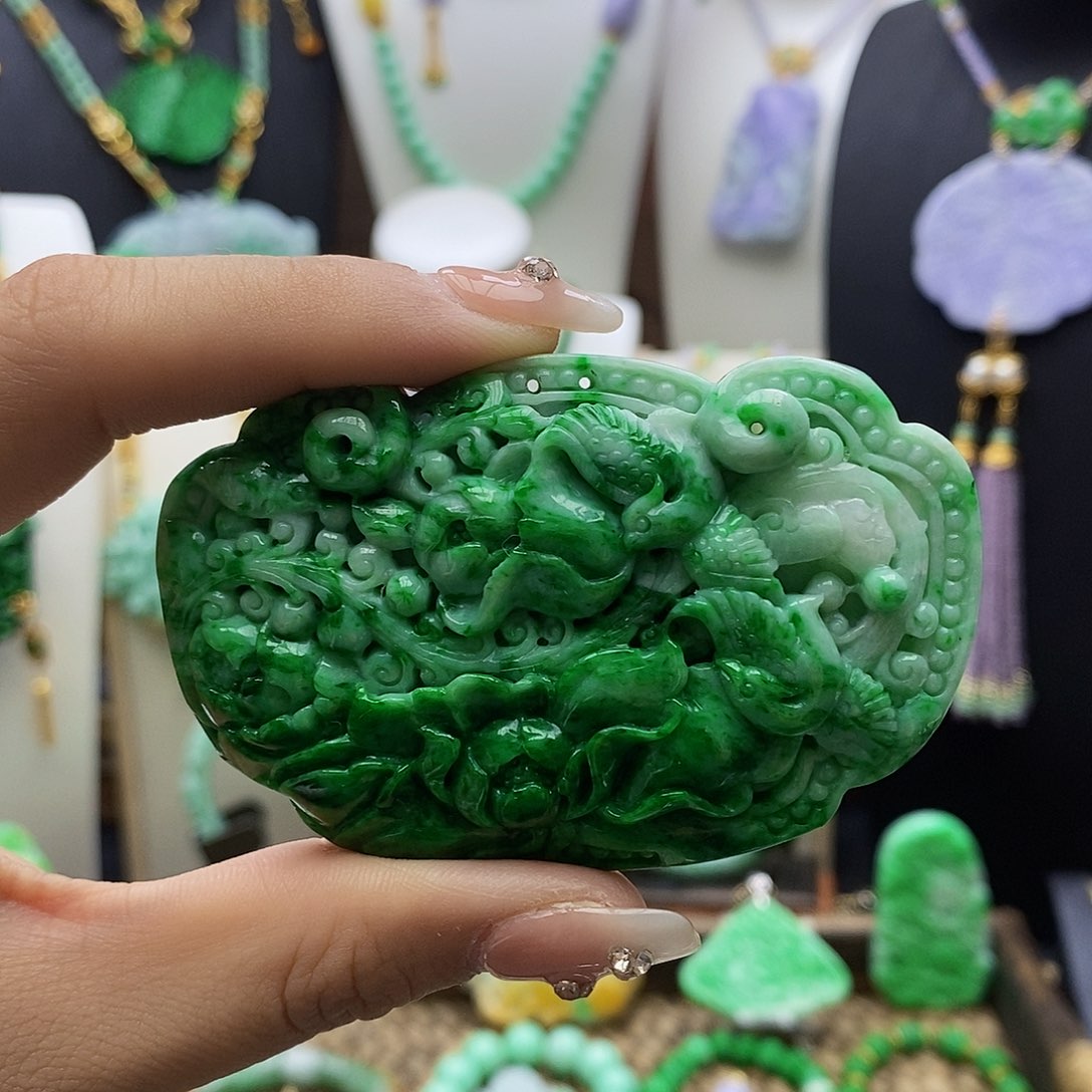 翡翠颈饰未镶嵌天然