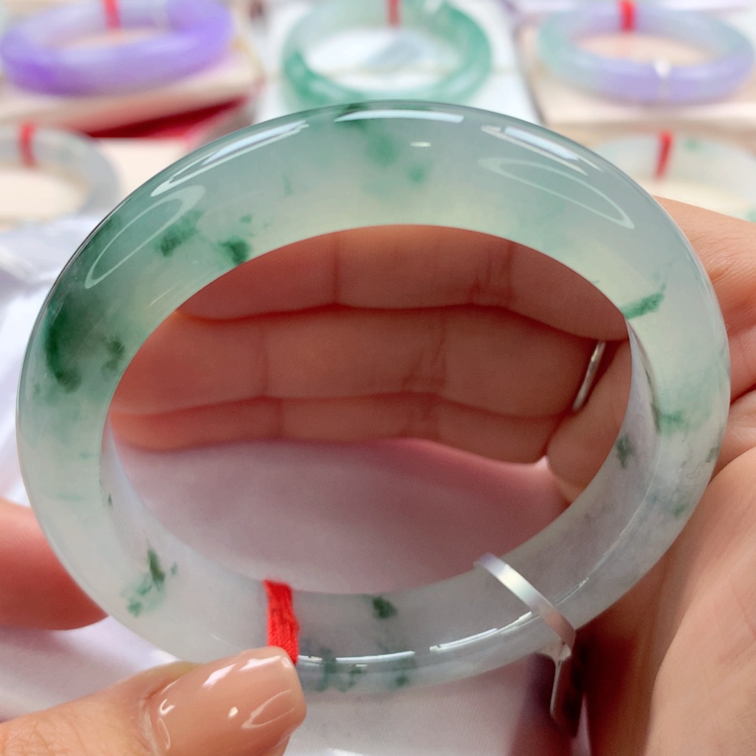 翡翠手镯未镶嵌师妹