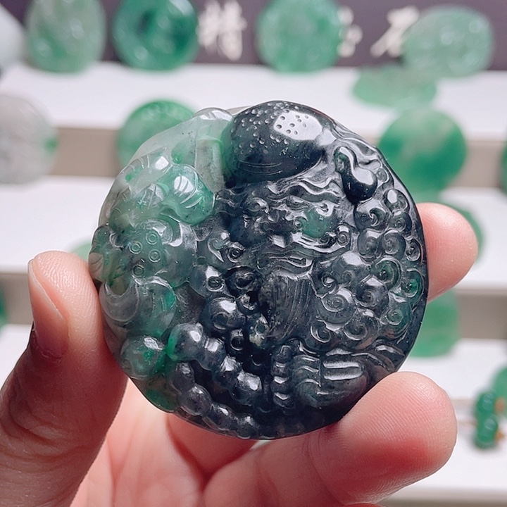 石英质玉未镶嵌颈饰