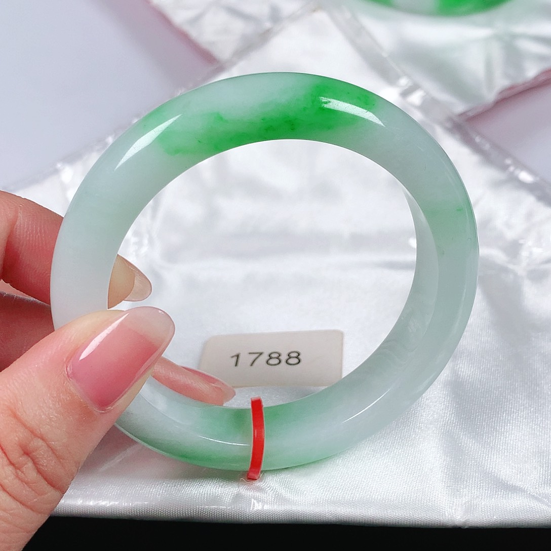 翡翠手镯未镶嵌54圈1788