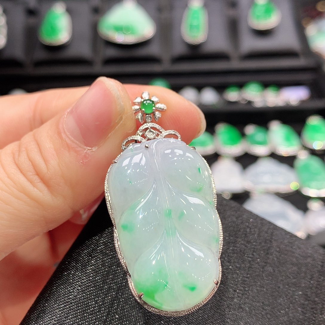 翡翠颈饰18K金镶嵌叶子