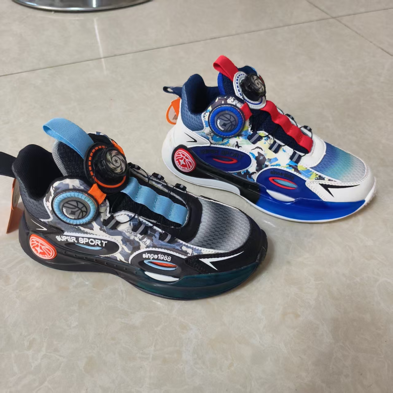 按内长拍晶宝娃双网轻底纽扣儿童运动鞋38-40码2311