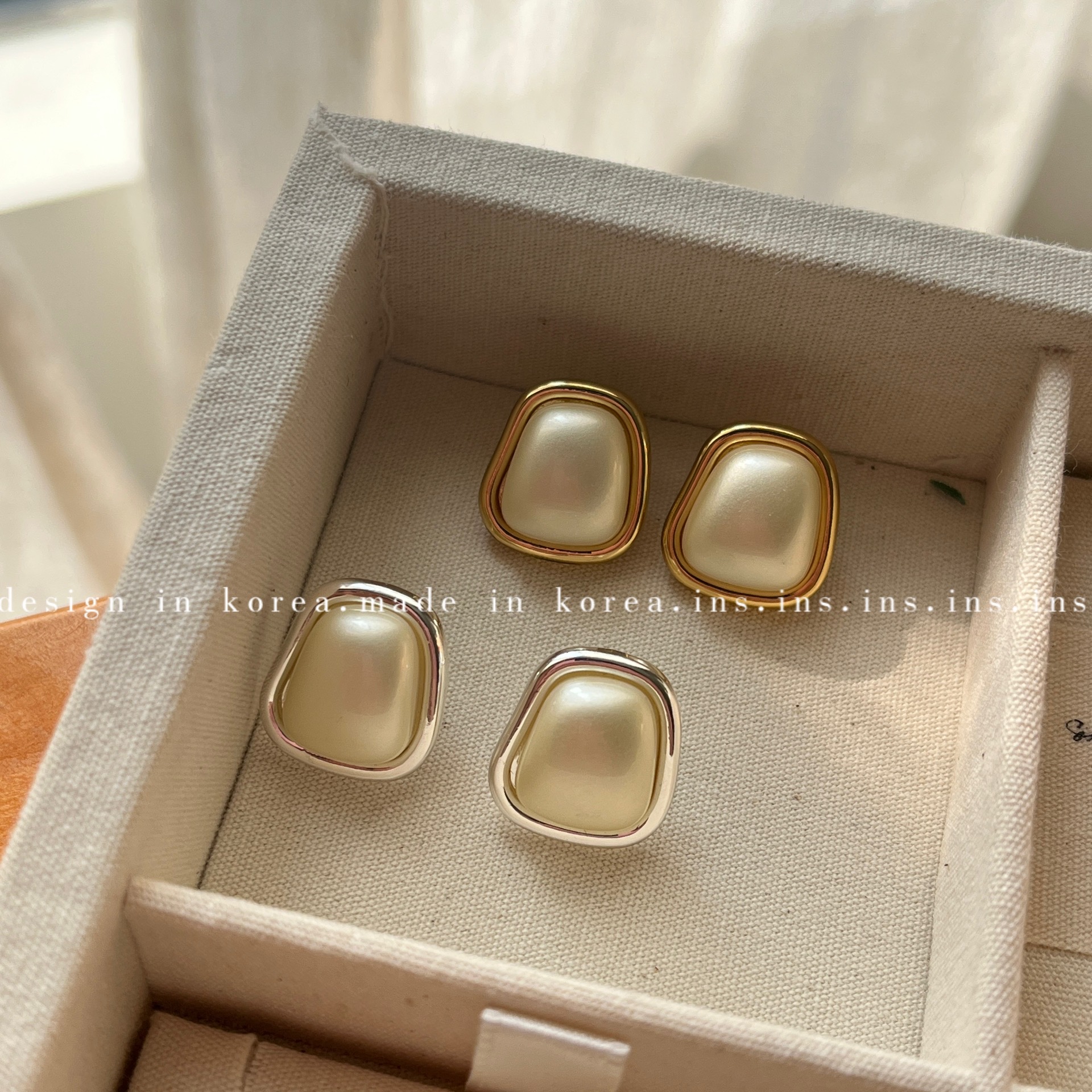 铜合金仿珍珠耳饰 法式复古奶白方钉港风怀旧风马贝珠绝美耳饰