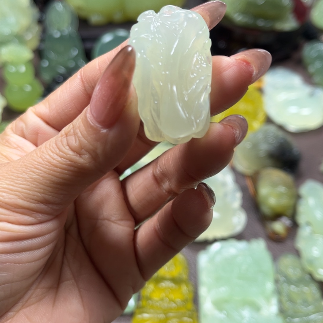 蛇纹石玉未镶嵌颈饰