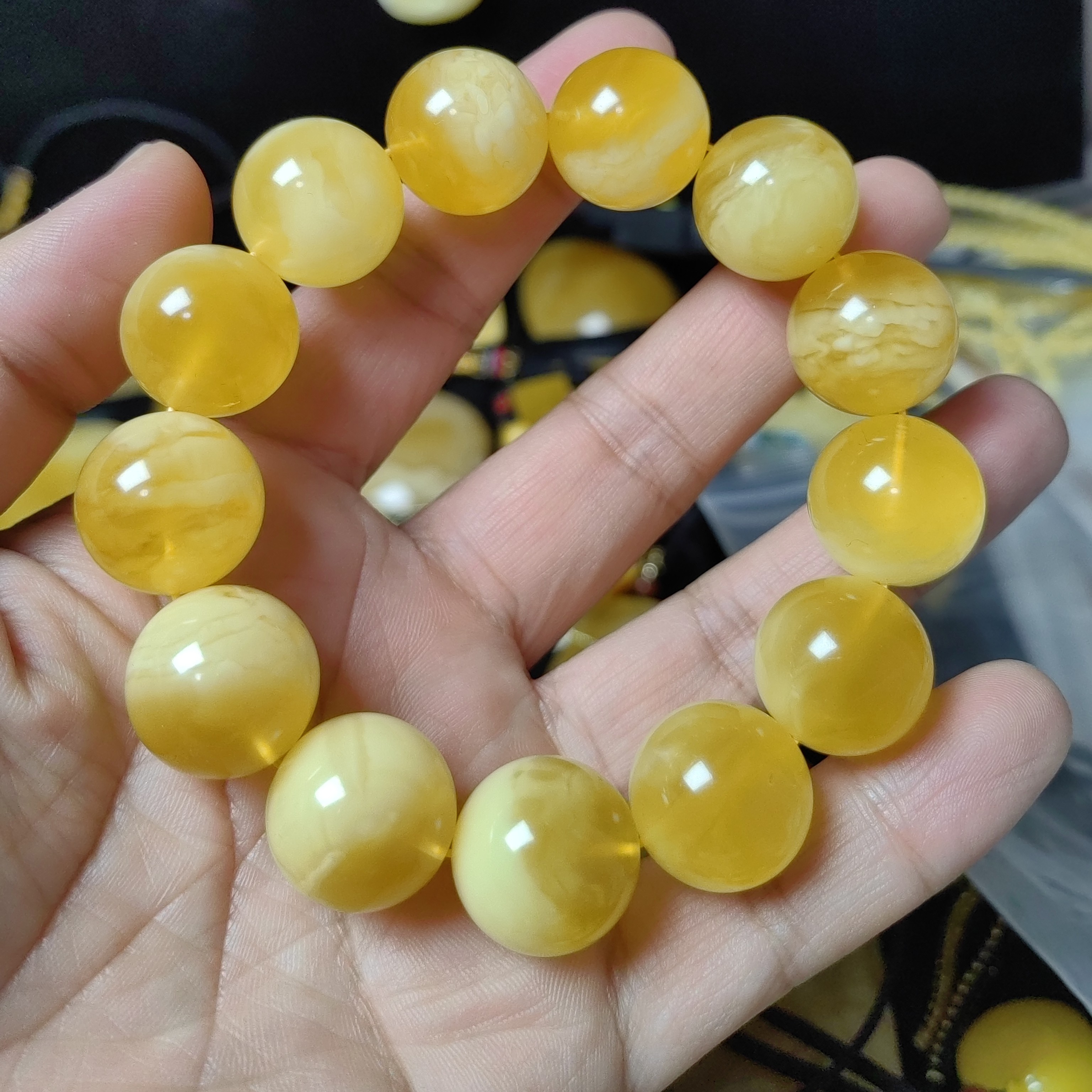 蜜蜡手串天然保真
