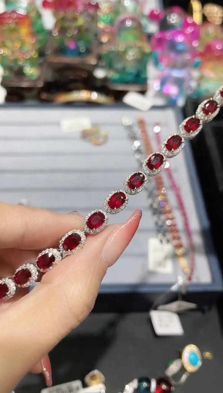 18K金镶嵌天然红宝石手链