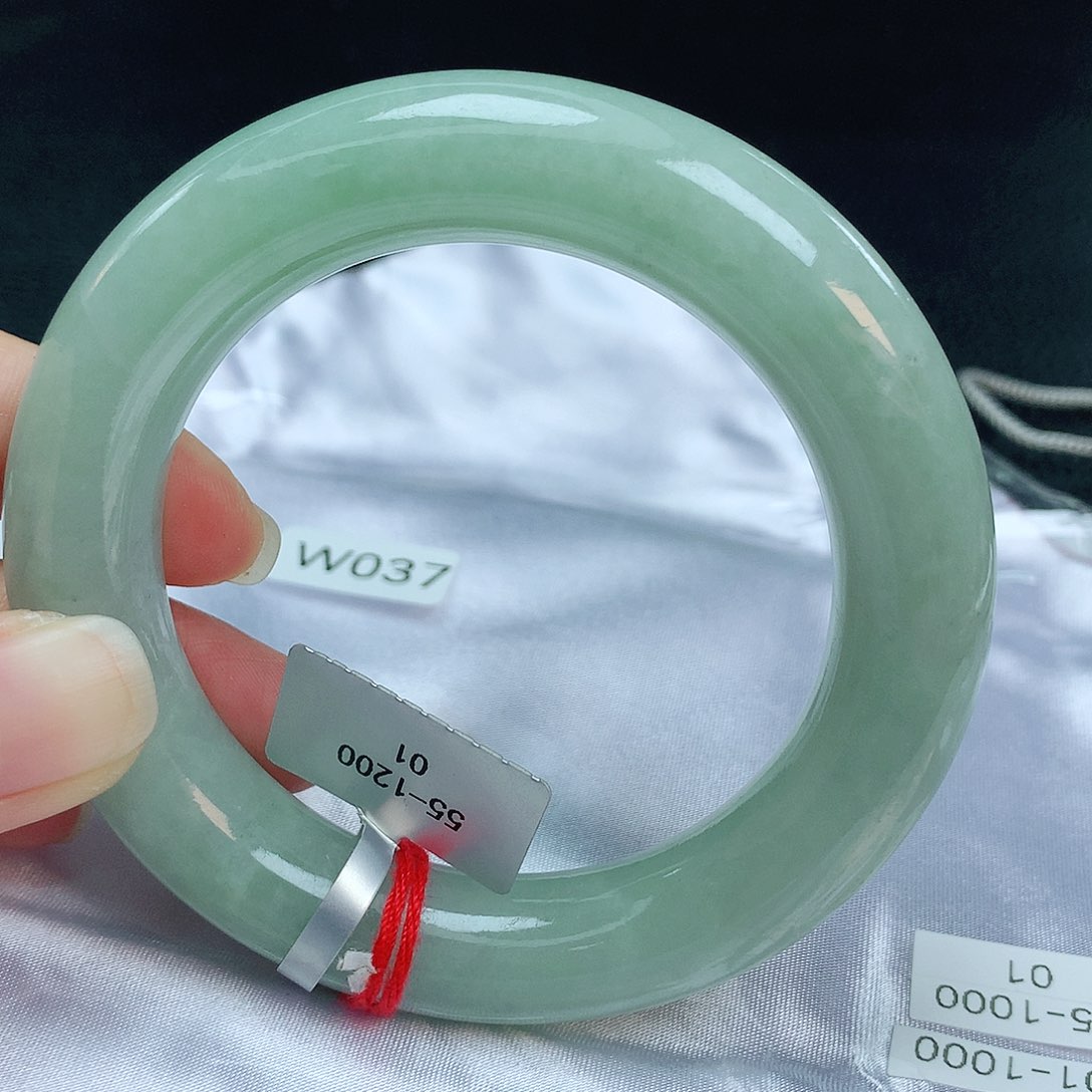 翡翠手镯未镶嵌缅甸天然A货翡翠手镯