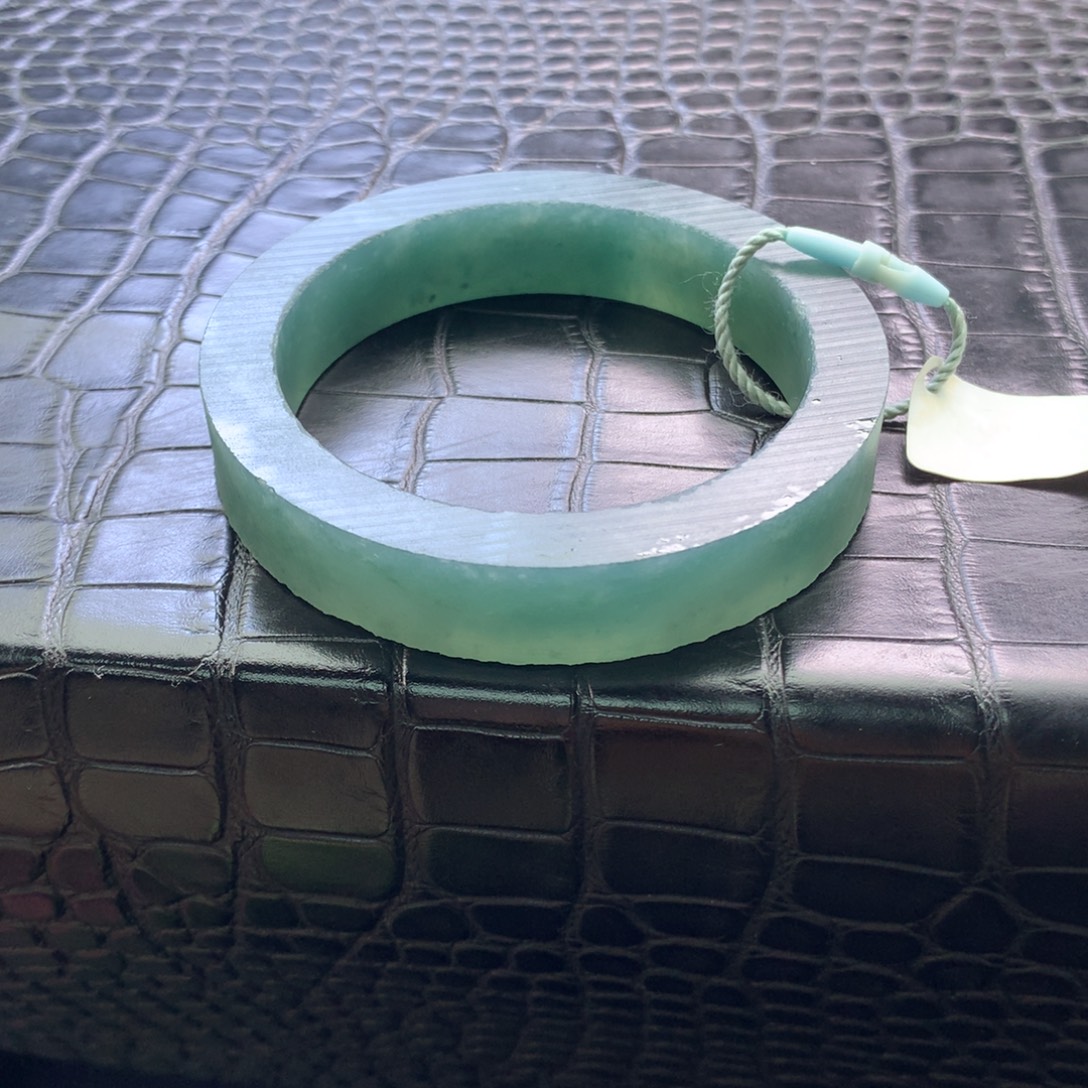 定制翡翠未镶嵌手镯