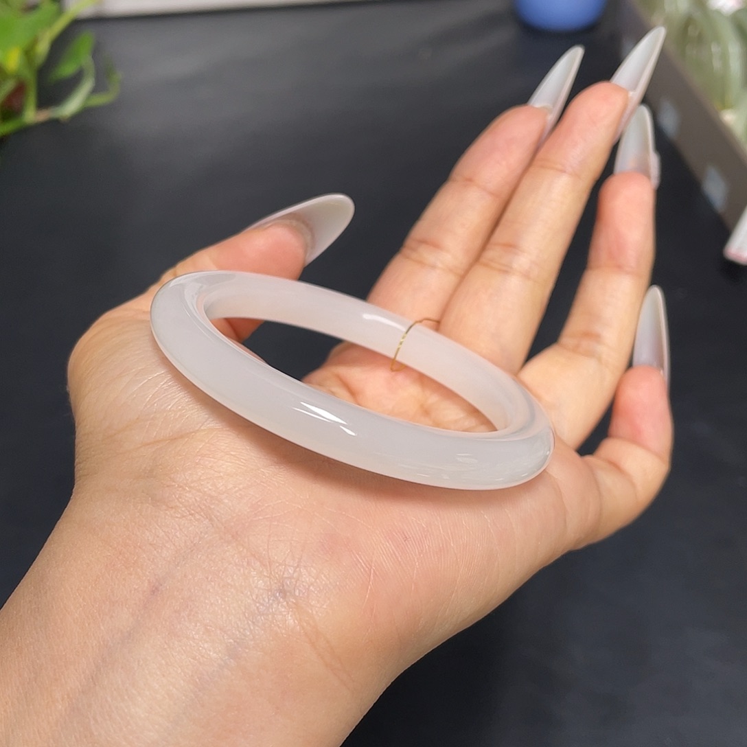 墨***妈和田玉未镶嵌手镯53