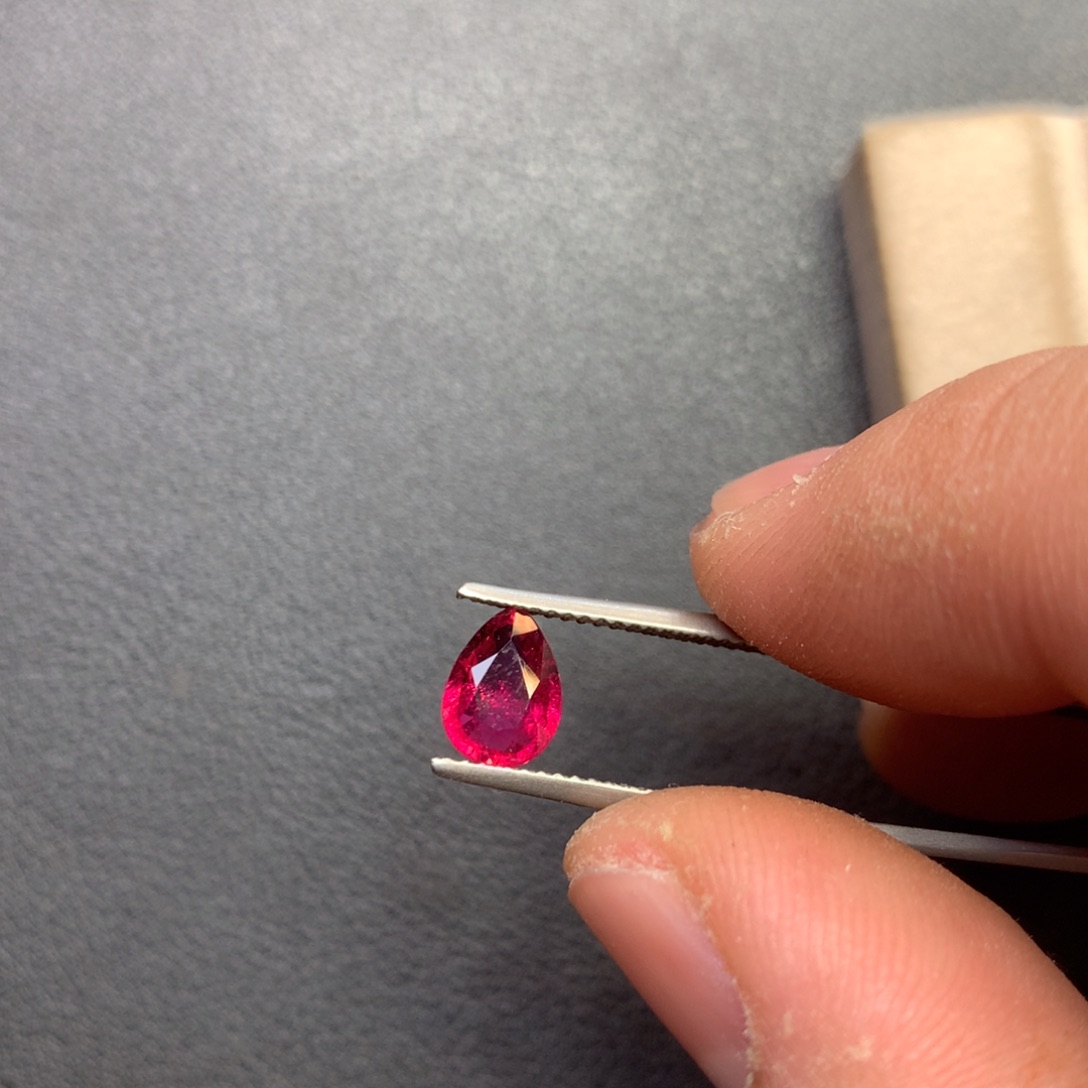 碧玺裸石未镶嵌1.05ct卢比来