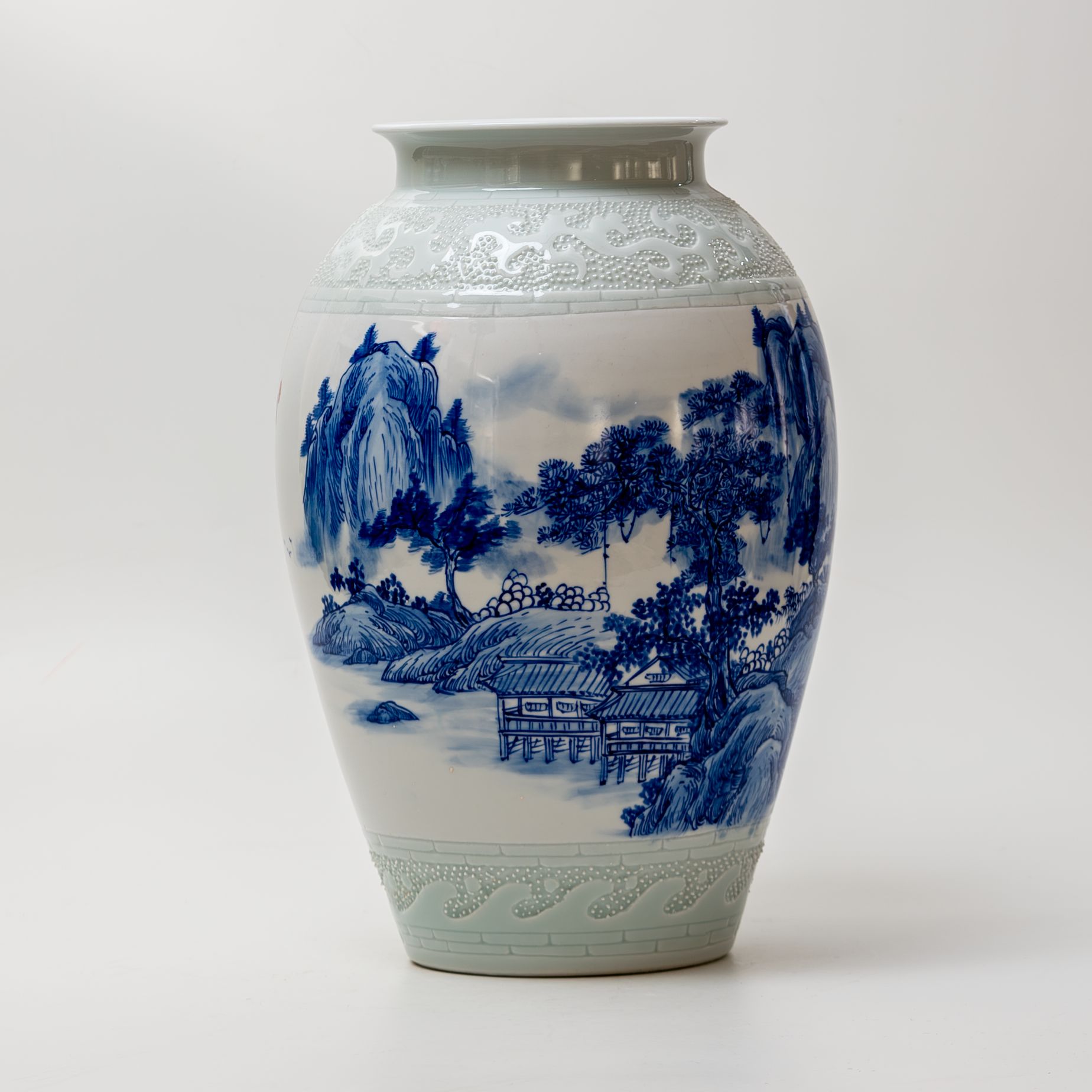 【景德贡品】林敏影青雕刻山水冬瓜瓶