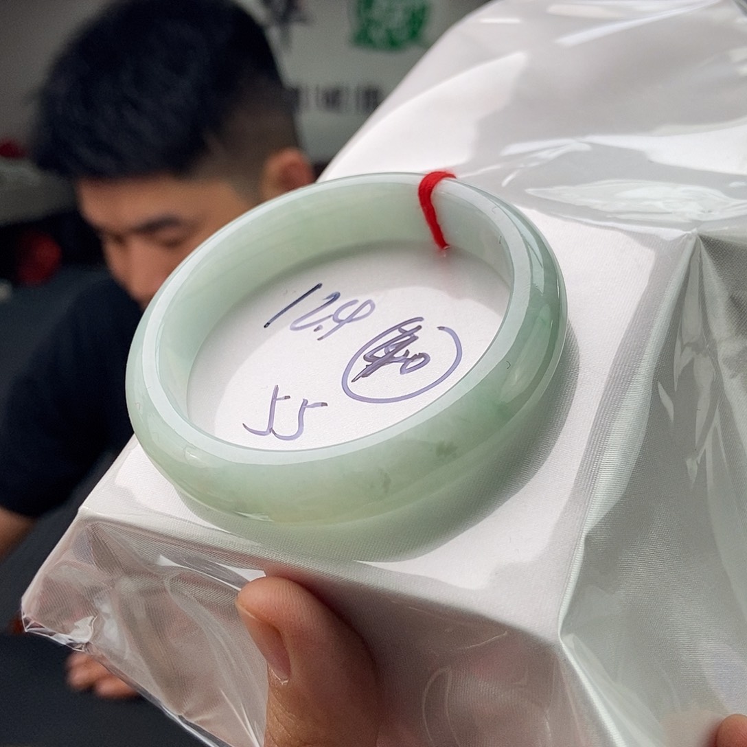 翡翠手镯未镶嵌拍一发一