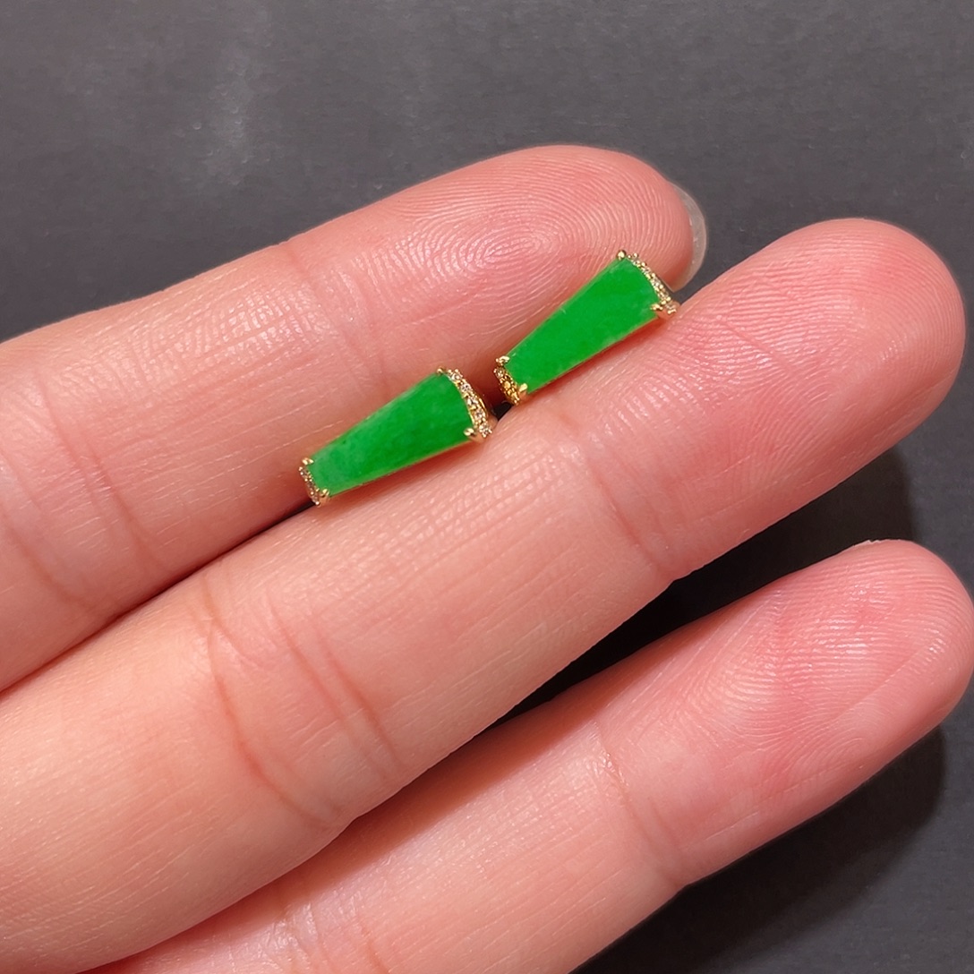 翡翠18K金镶嵌耳饰南非钻