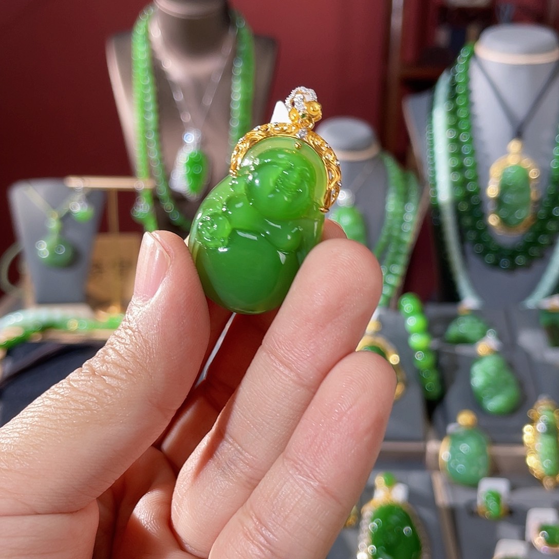 和田玉（碧玉）18K金镶嵌颈饰