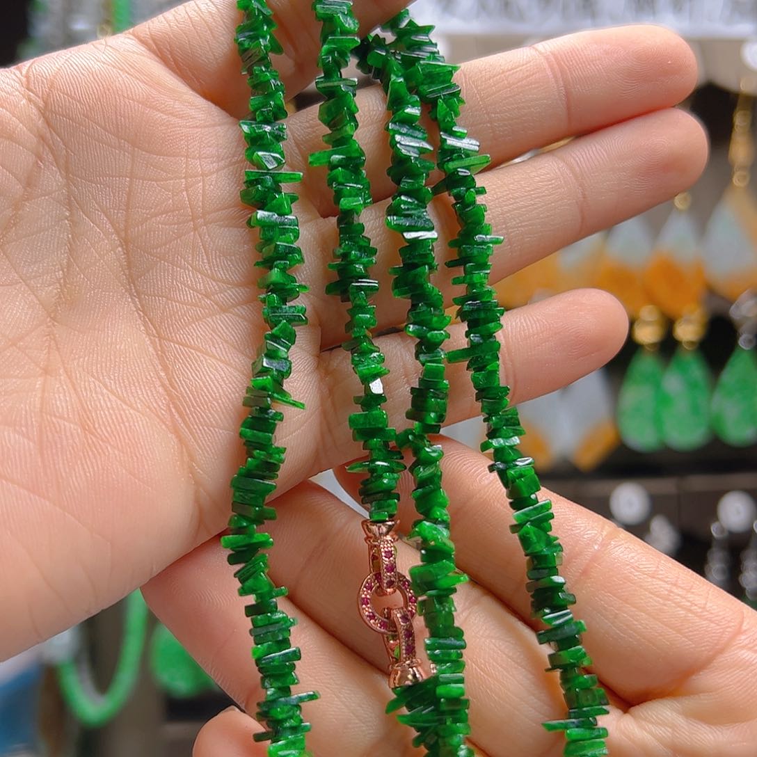 未镶嵌翡翠耳饰翡翠