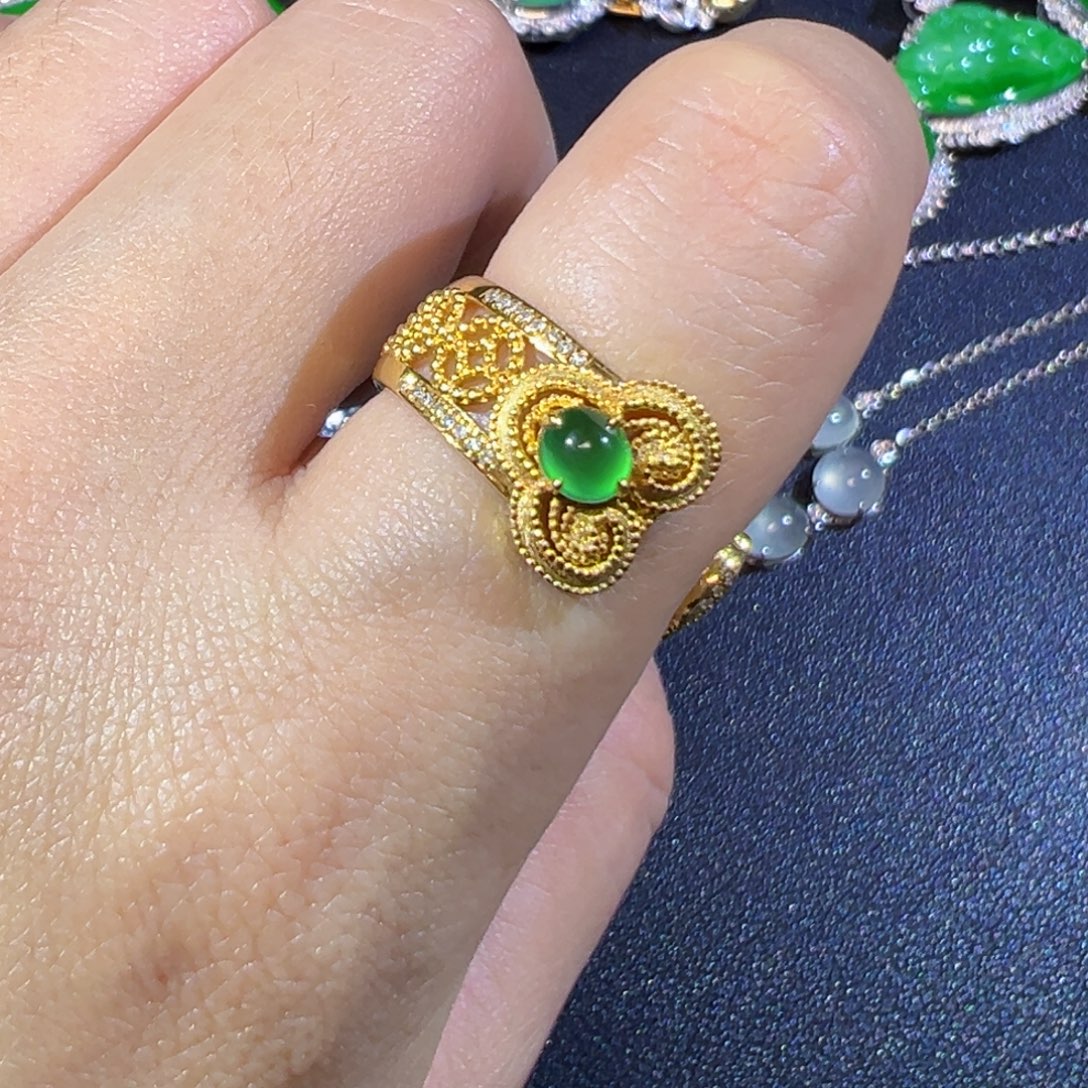 翡翠18K金镶嵌颈饰