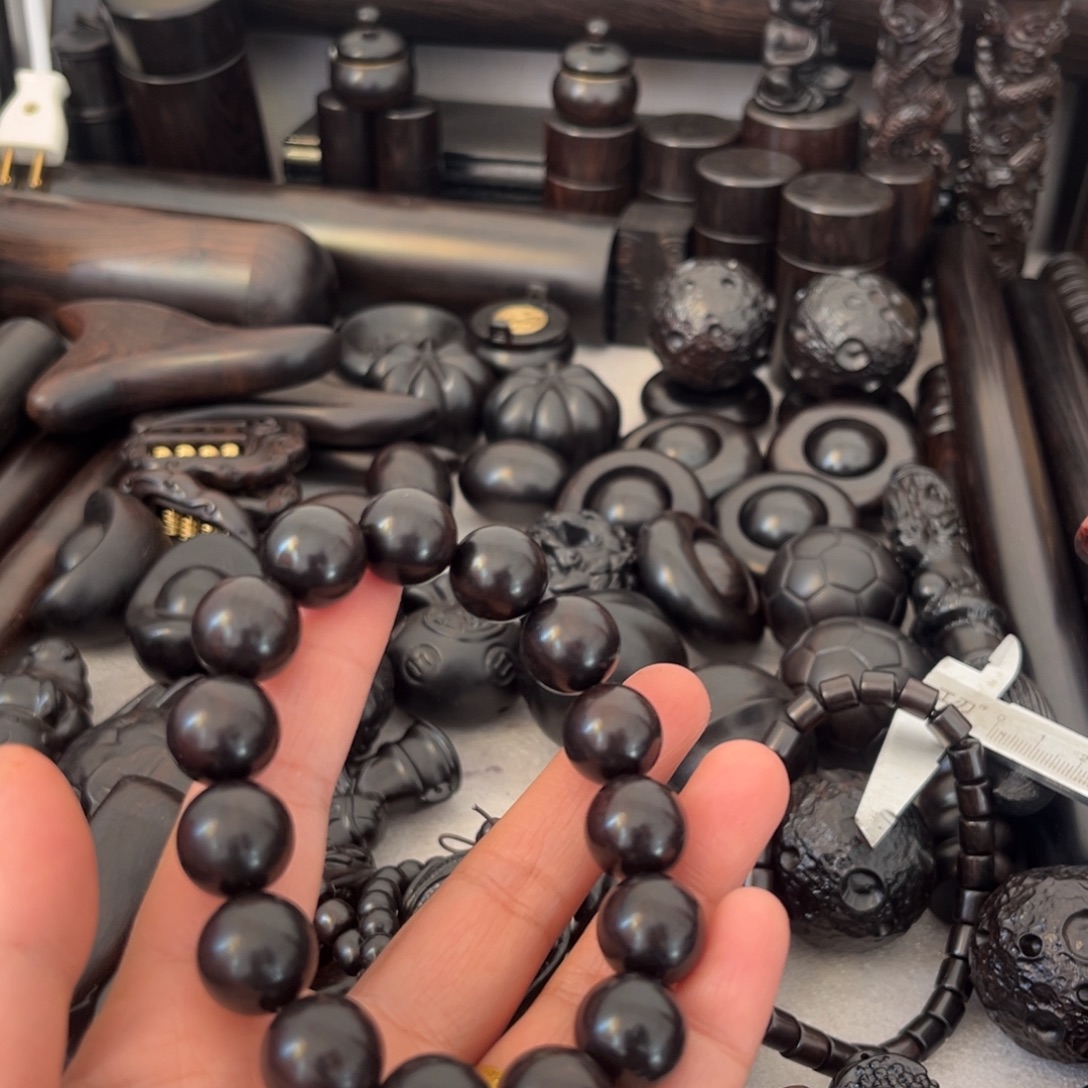 萧***师黑酸枝木类紫光檀1.5素圈1条