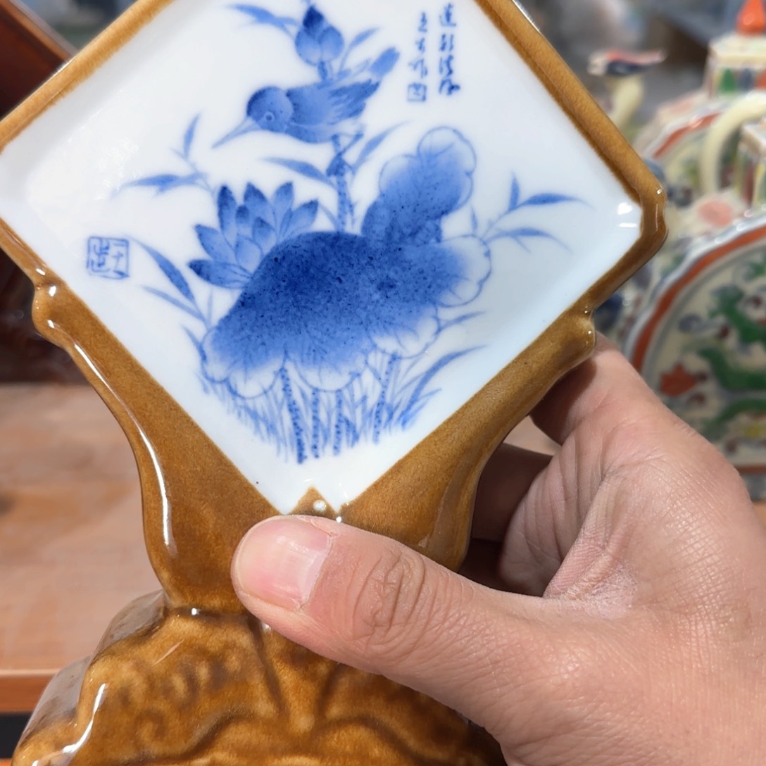 瓷片瓷器等为原料而形成独特艺术形式