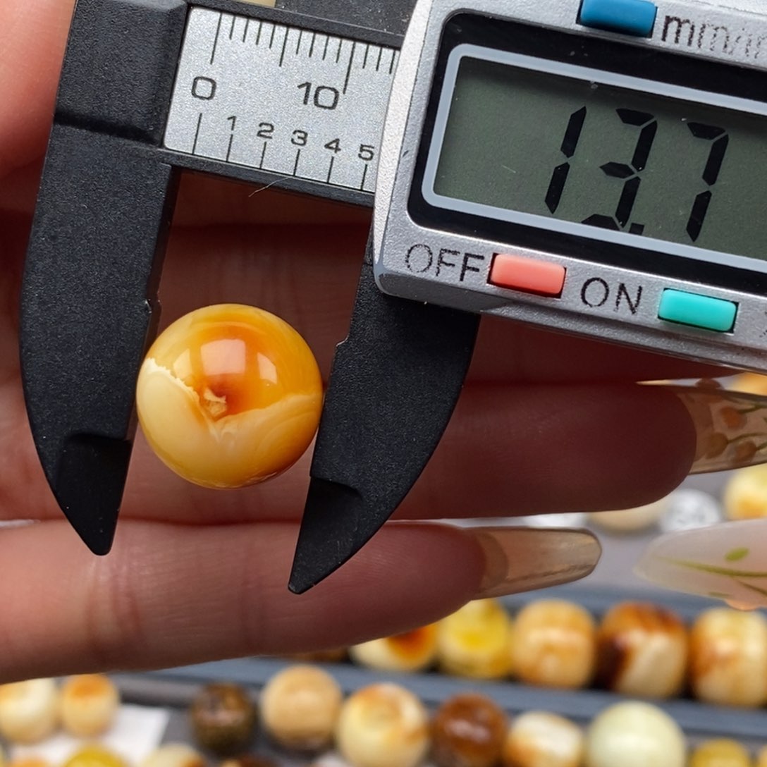 蜜蜡珠宝奇石未镶嵌