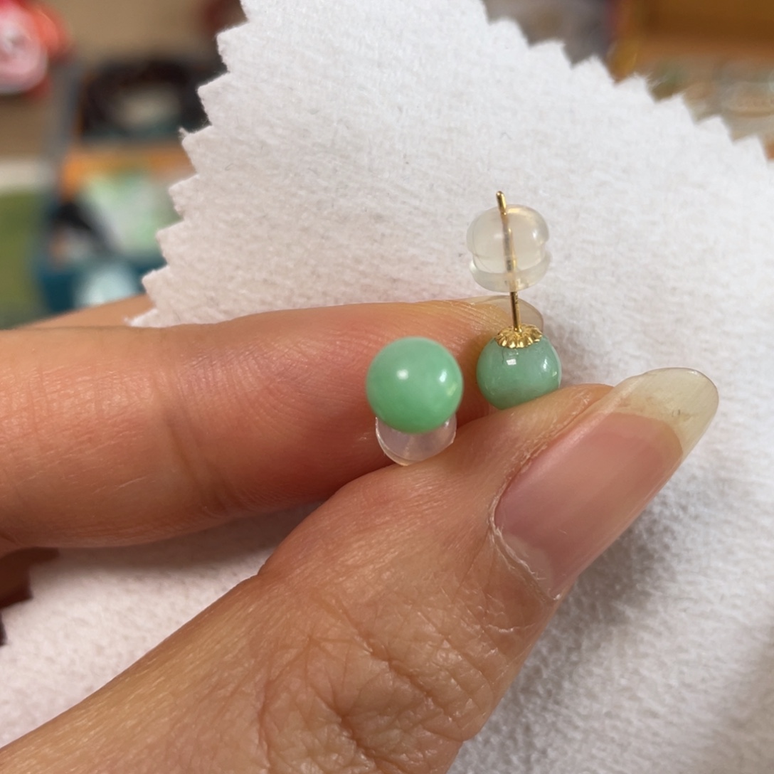 翡翠18K金镶嵌耳饰果绿耳钉卡6