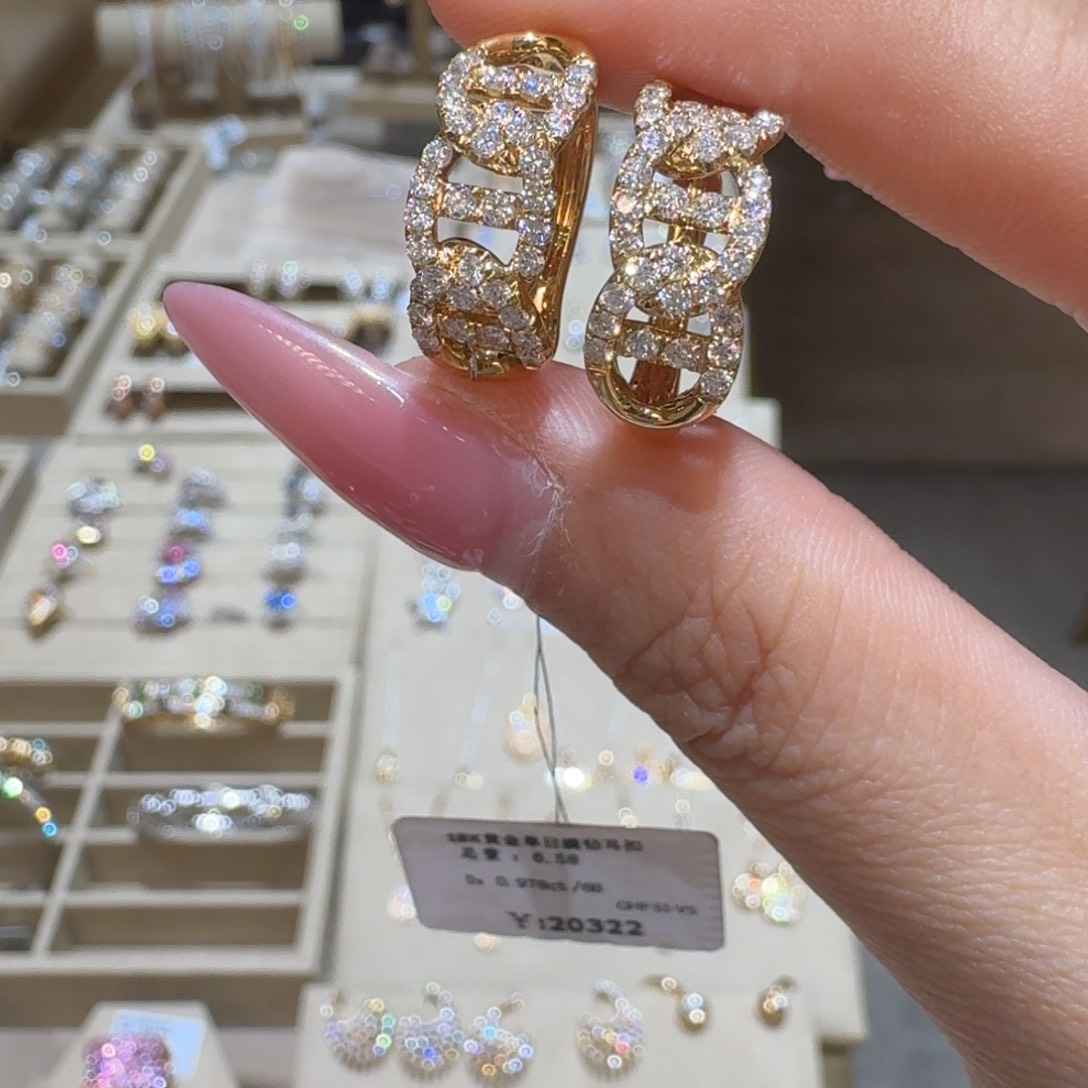 耳饰钻石18K金镶嵌