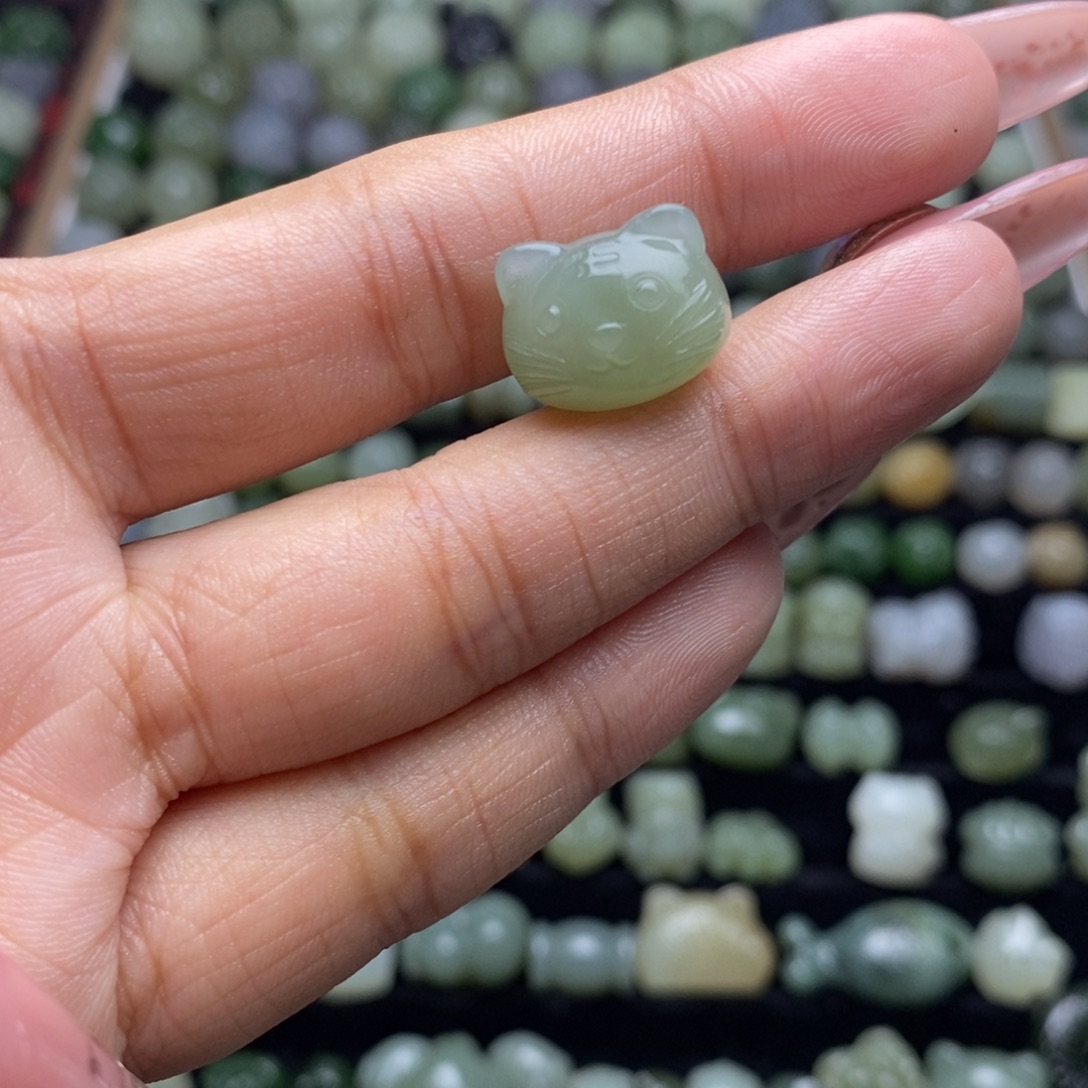 晓***歌和田玉未镶嵌颈饰