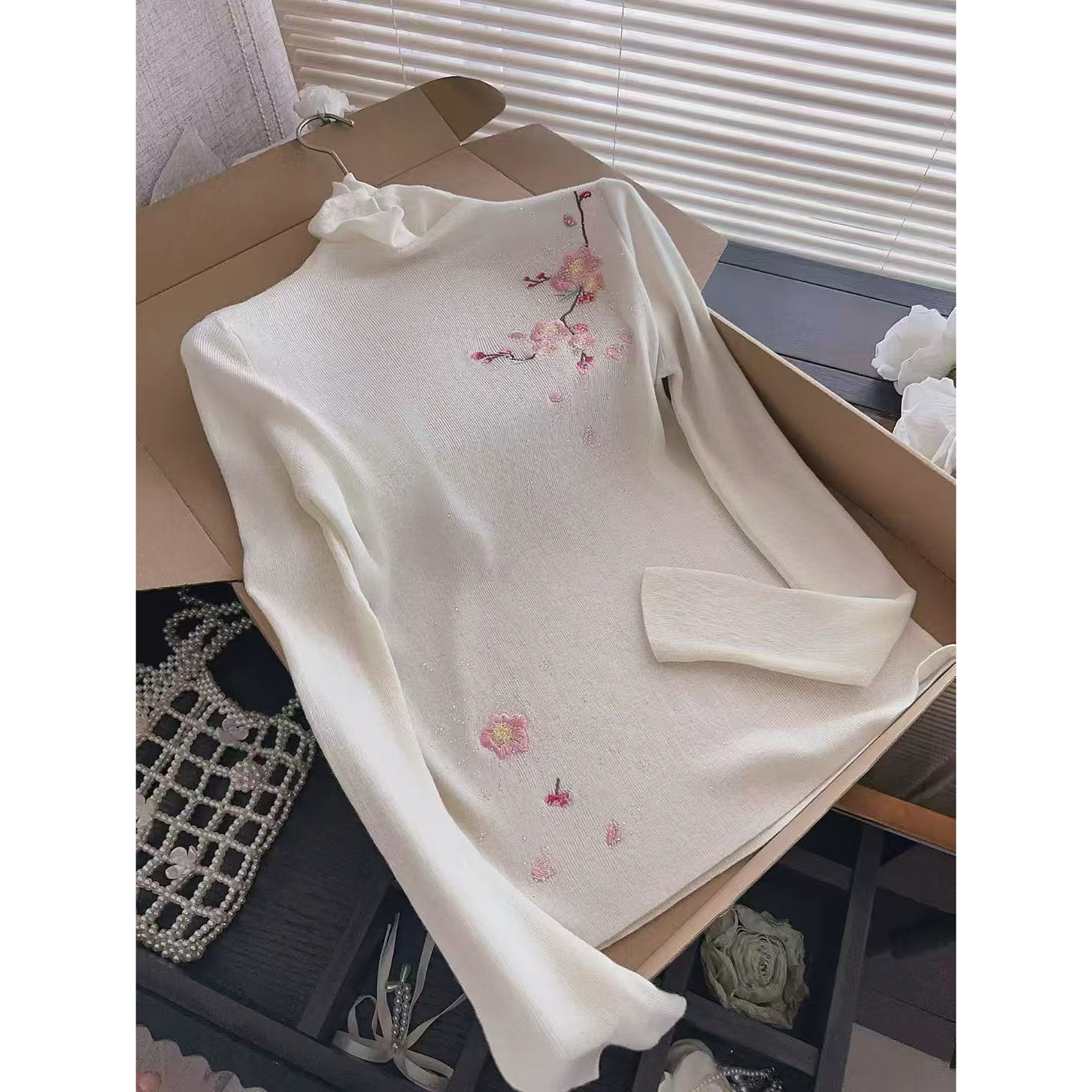 鑫蒂故事梅花刺绣简约百搭高领打底衫上衣