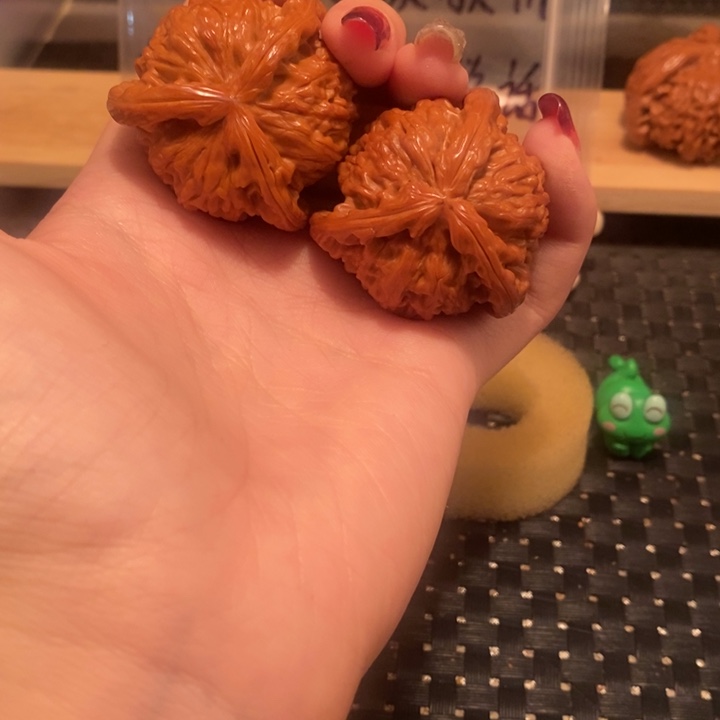 文玩核桃吊坠清**月核桃。白狮子。40尺左右