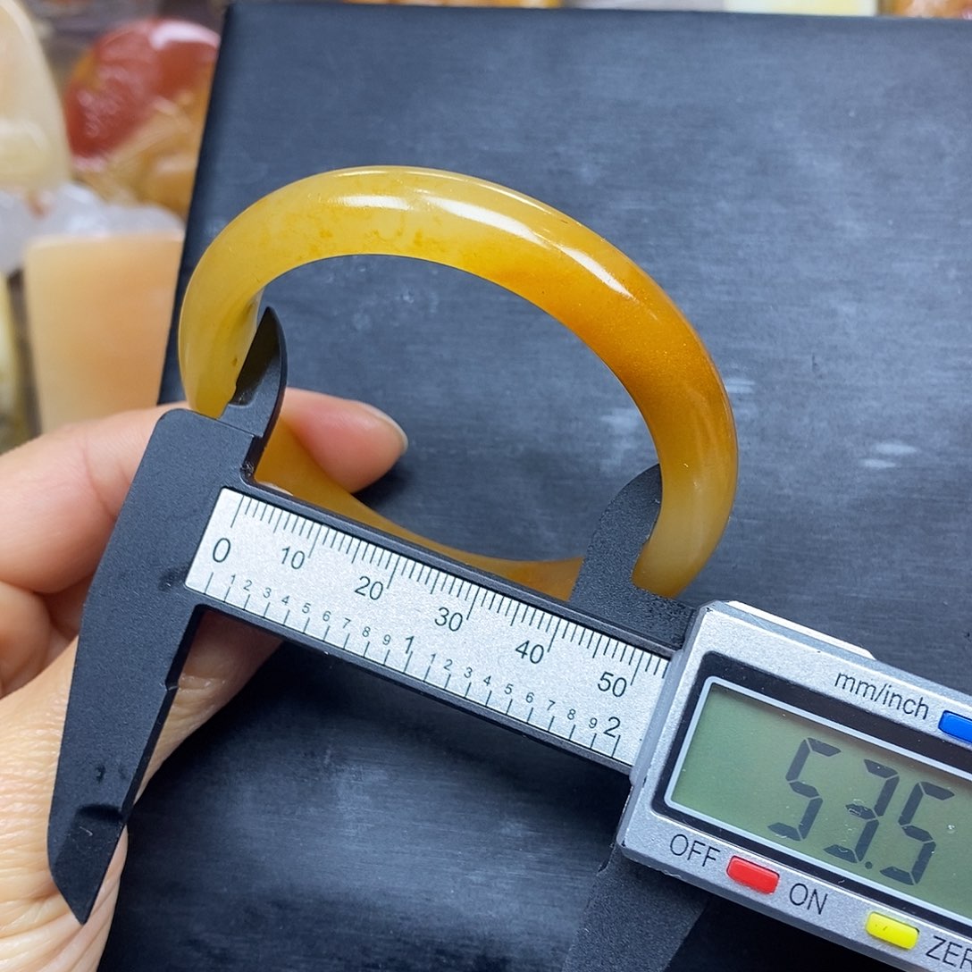 石英质玉（黄龙玉）颈饰未镶嵌