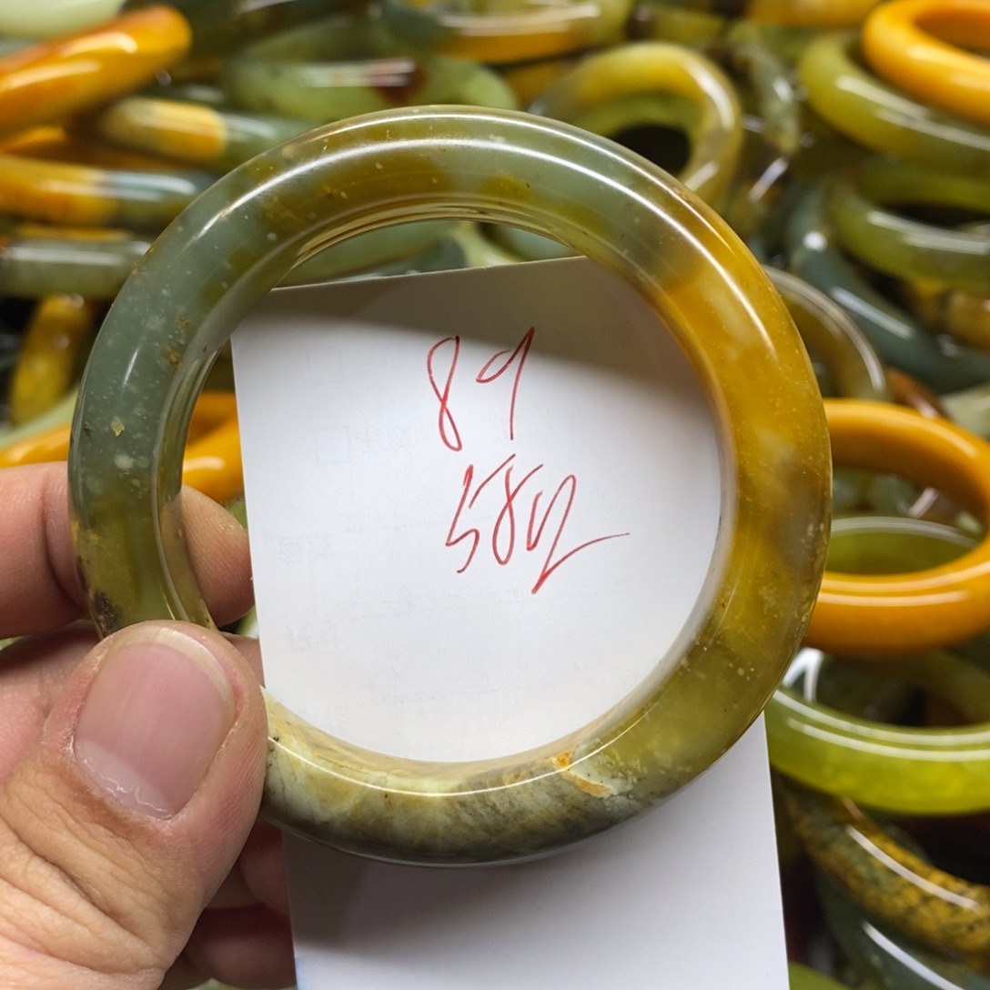 蛇纹石玉未镶嵌手镯