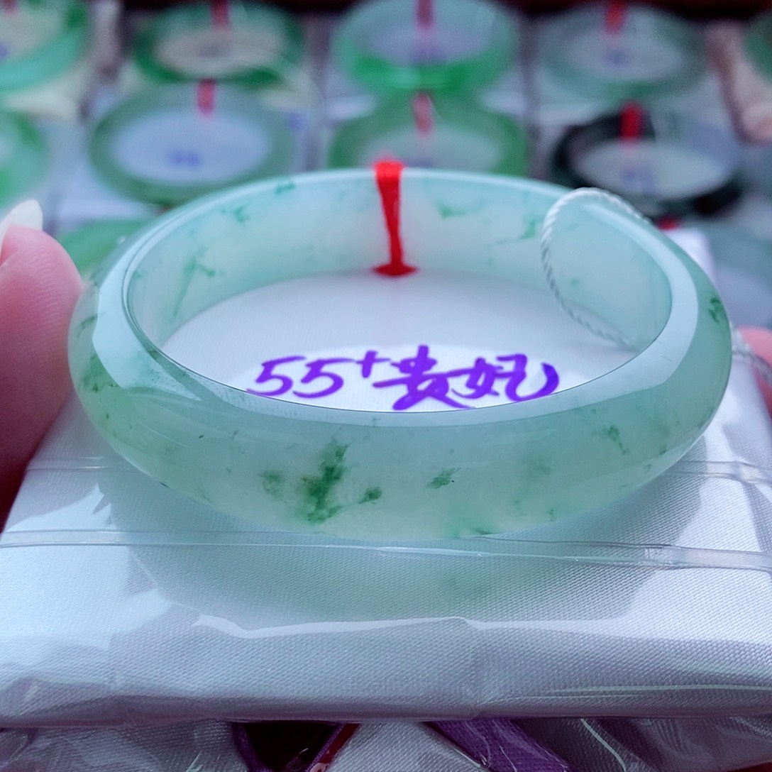 0512贵妃55冰透飘花发光亮天然缅甸翡翠A货传承55.8短47.2，13，8.5