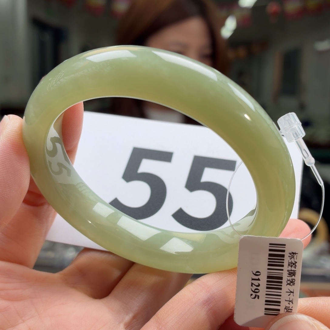 和田玉手镯未镶嵌纹