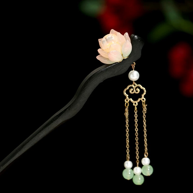 A新中式潮流发簪子女古风旗袍盘发钗子蝴蝶流苏莲花灯步摇1036