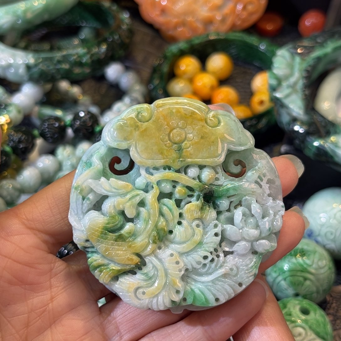 翡翠未镶嵌颈饰待编款
