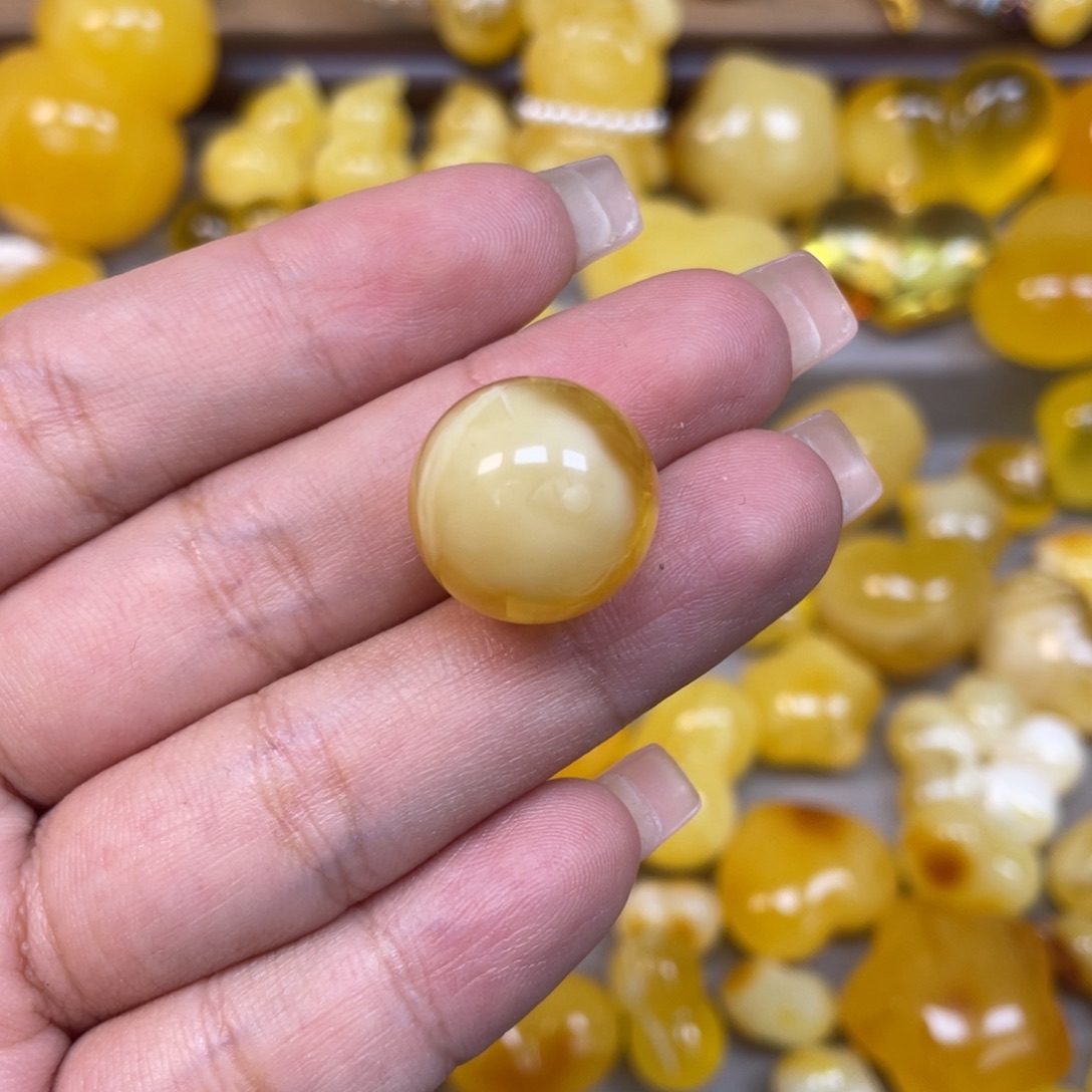 悠***扬琥珀未镶嵌珠宝奇石