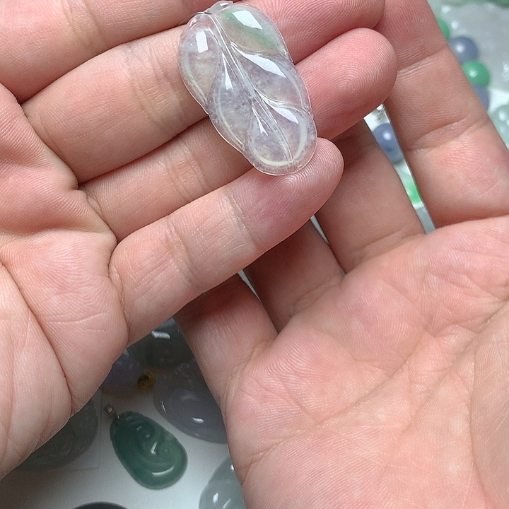 翡翠颈饰未镶嵌叶