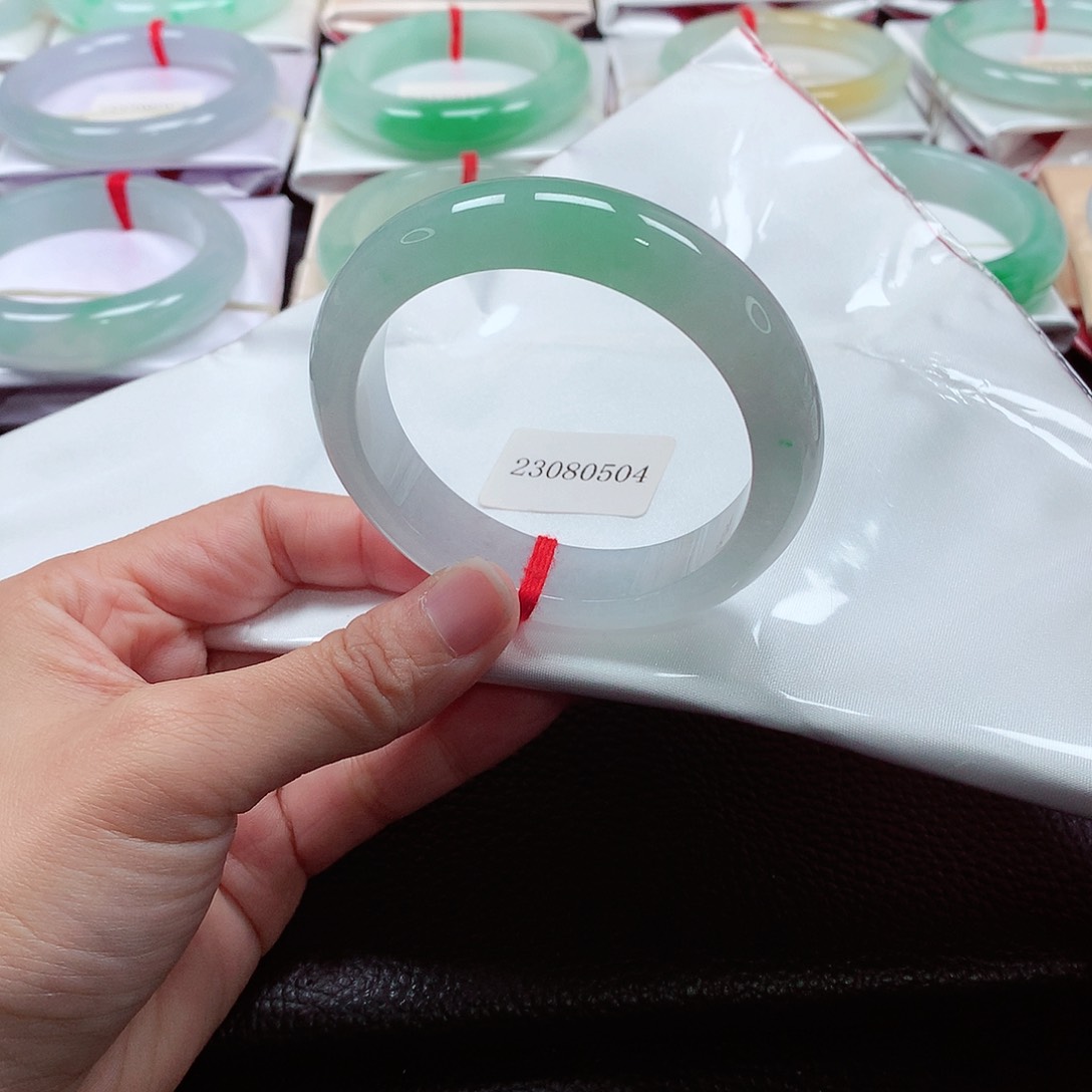 翡翠手镯未镶嵌天然A货翡翠手镯