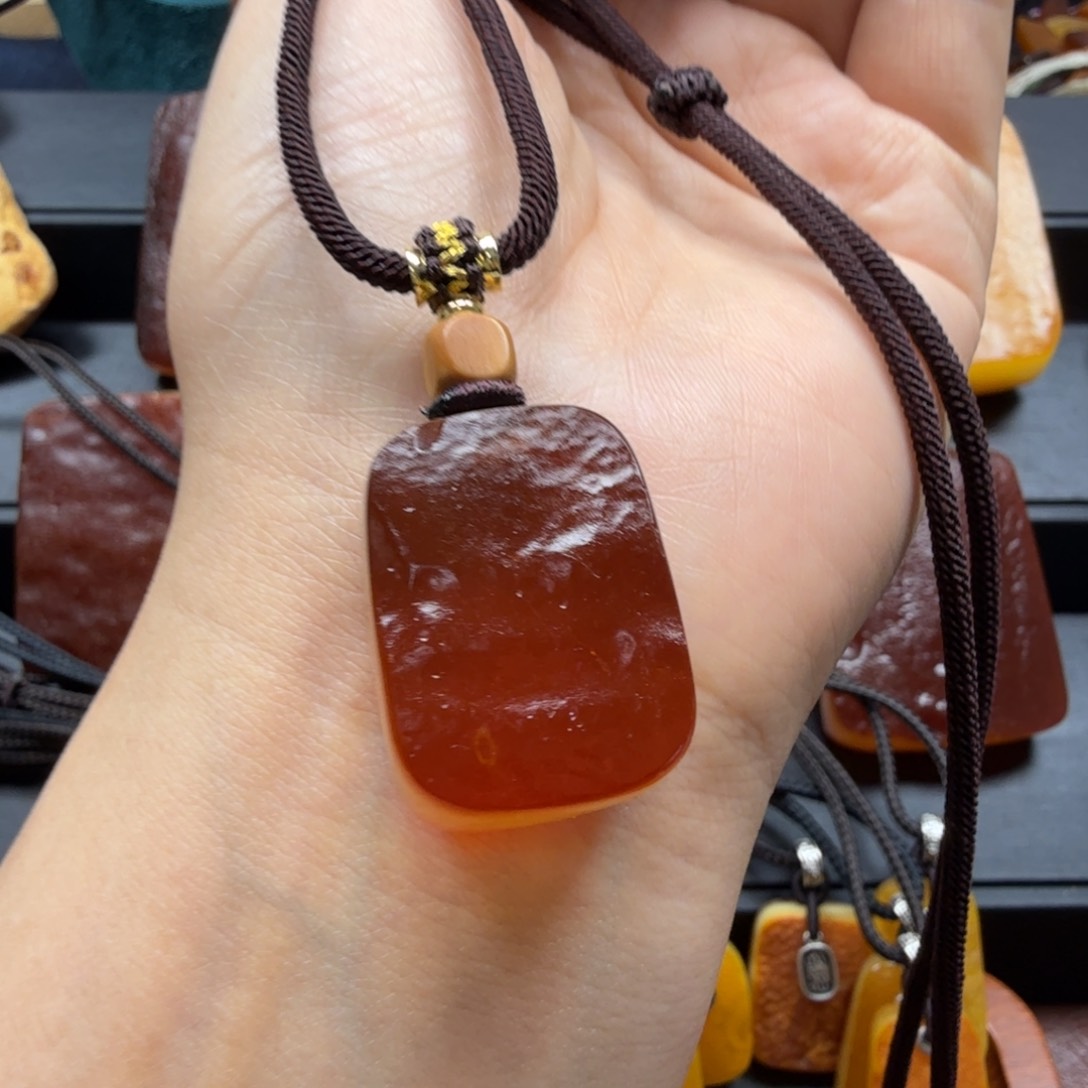 琥珀吊坠(赠链)未镶嵌