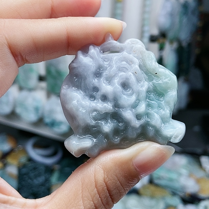 颈饰足铂镶嵌翡翠翡翠