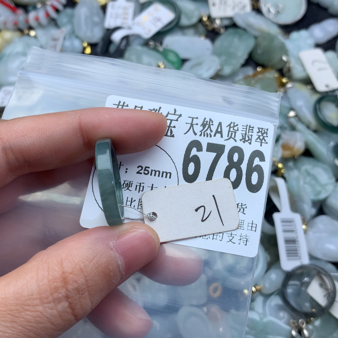 翡翠颈饰未镶嵌6786。