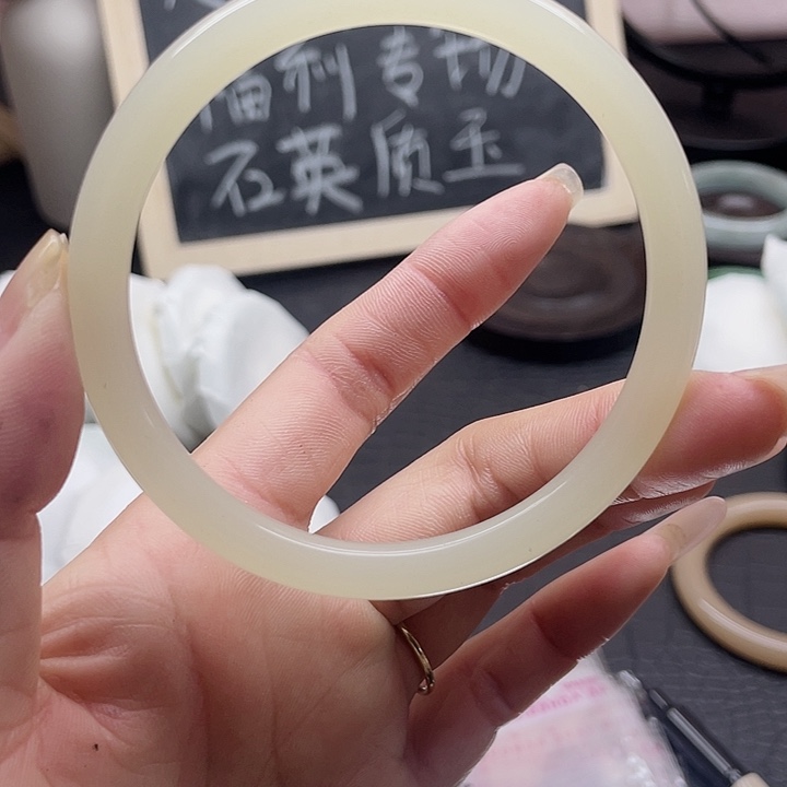 石英岩玉未镶嵌手镯45