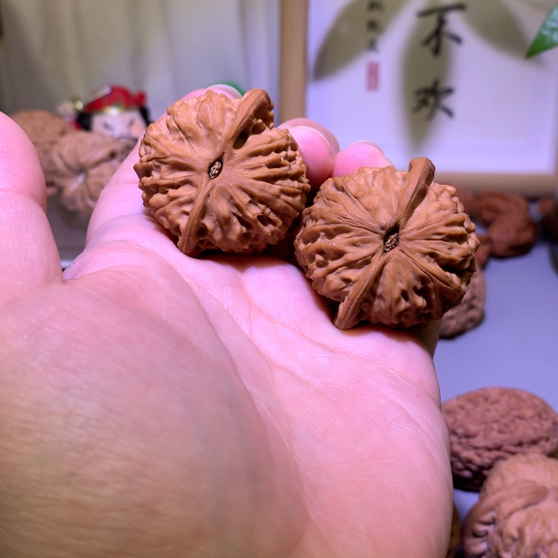 T***l文玩核桃吊坠金牛39尺