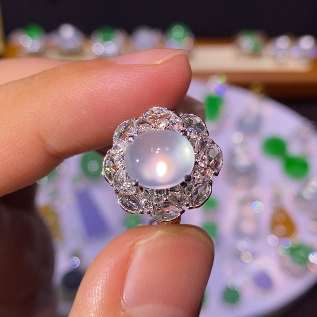 【闪购商品】颈饰18K金镶嵌翡翠