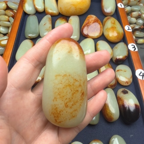 和田玉颈饰未镶嵌润**业