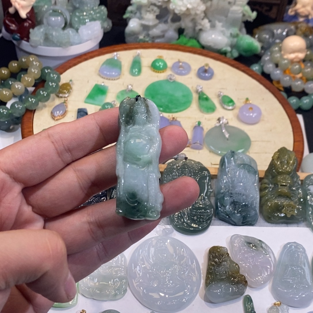 翡翠未镶嵌吊坠(不含链)关公